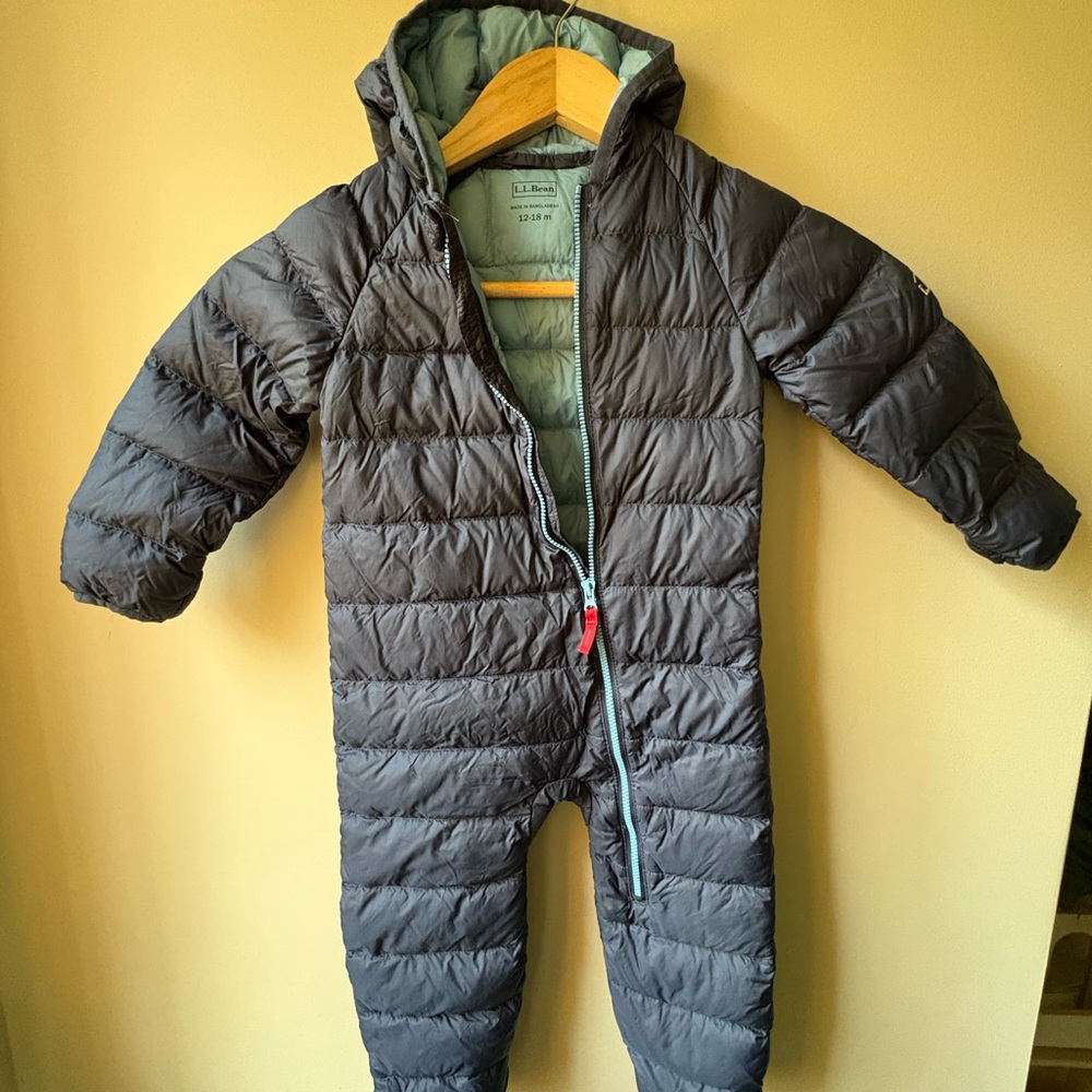 L.L. Bean toddlers’ Navy Blue Hooded Down Puffer Snowsuit 12-18 mos